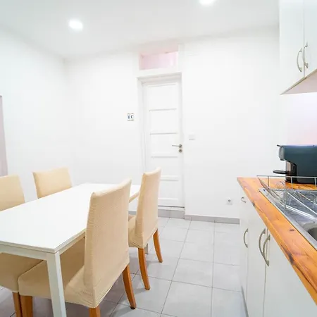 Homestay Lisbon Stays *